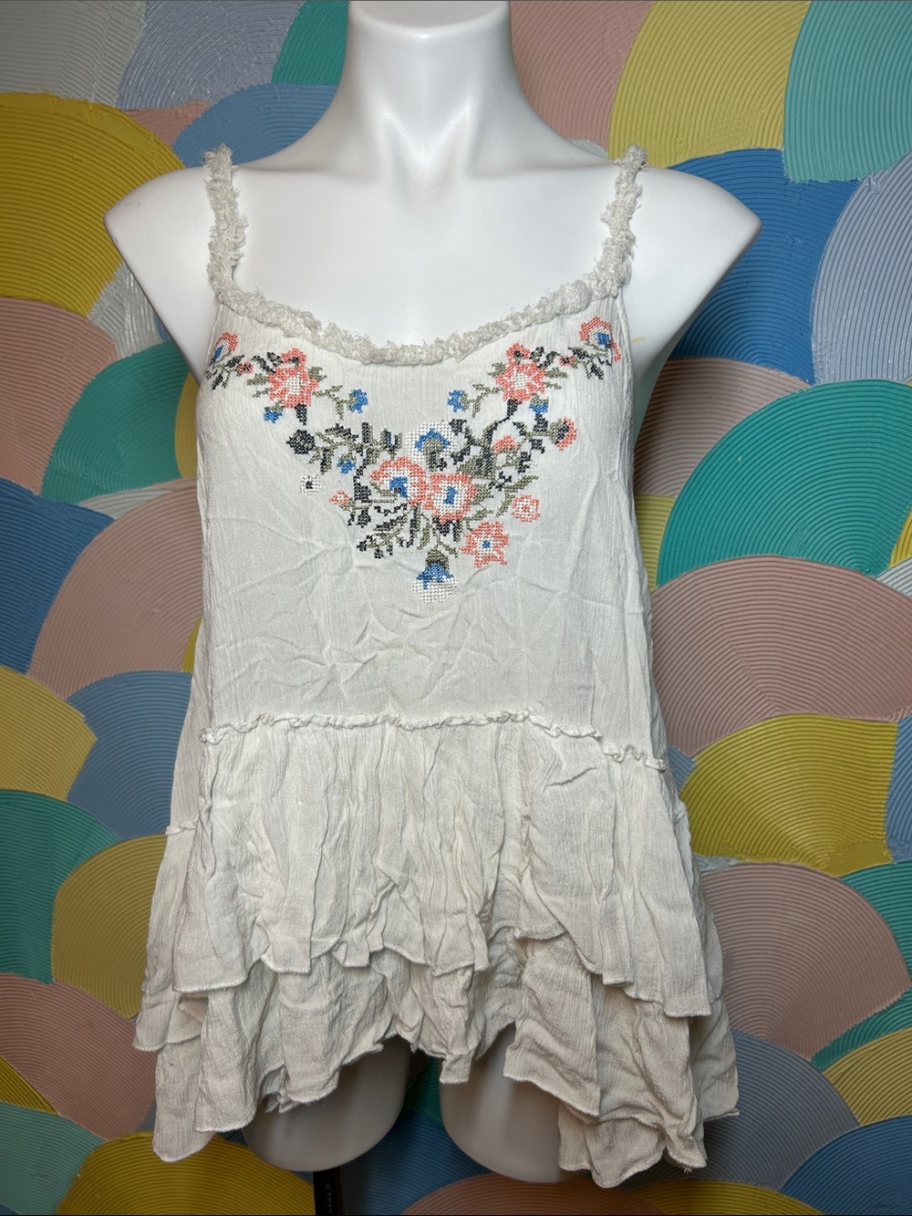 Paper Crane Soft Cream Textured Cami embroidered floral textured sz M